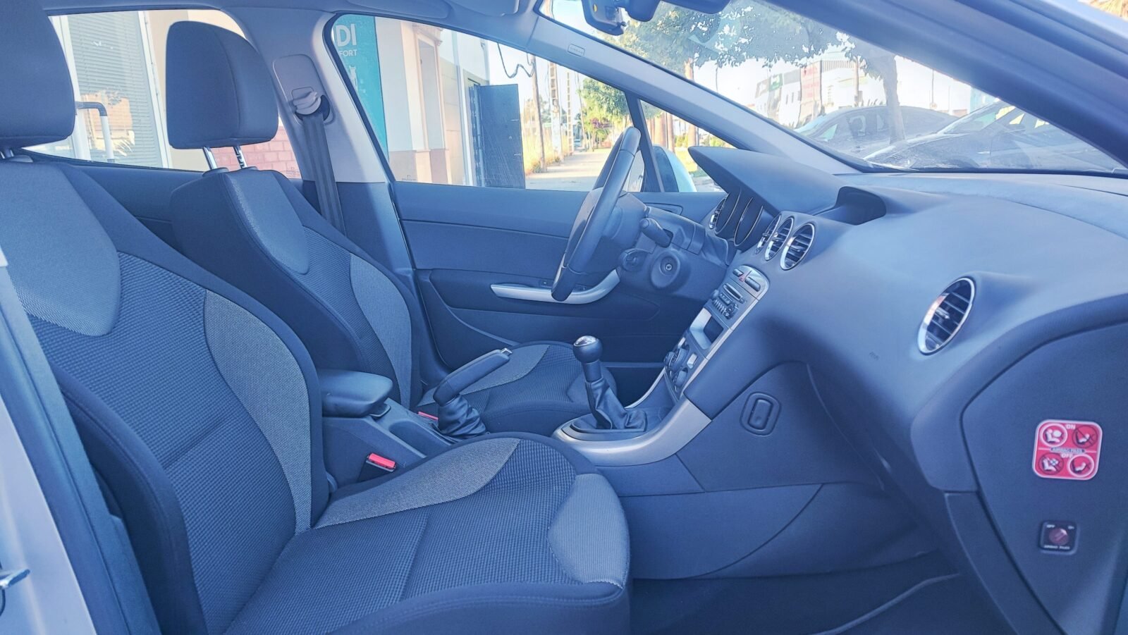 PEUGEOT 308 1.6 HDI sport
